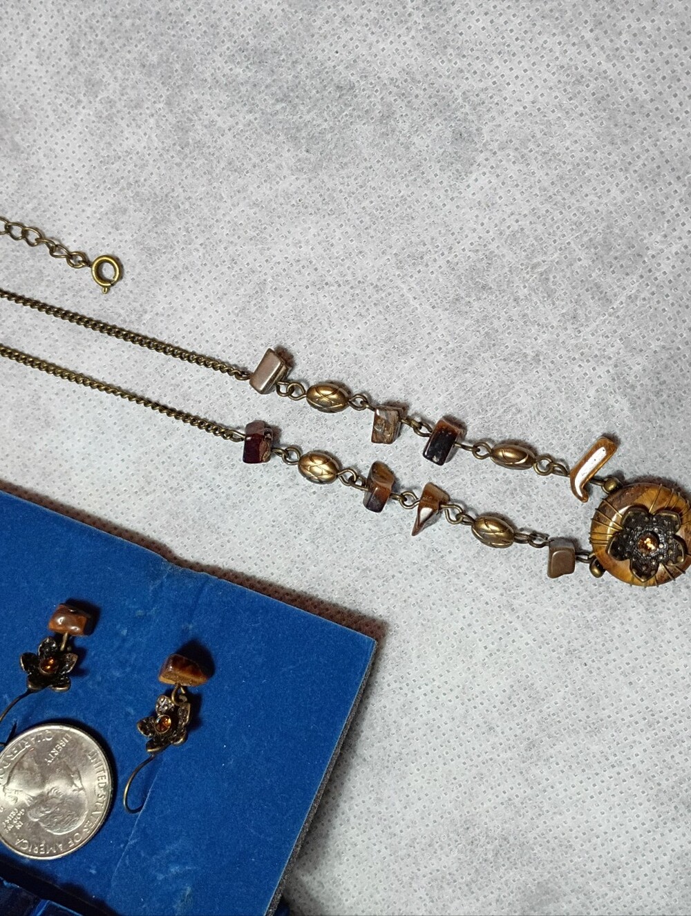 AVON BRASS TONED FLOWER AND CRYSTALL NECKLACE AND EARRINGS SET - Picture 5 of 5
